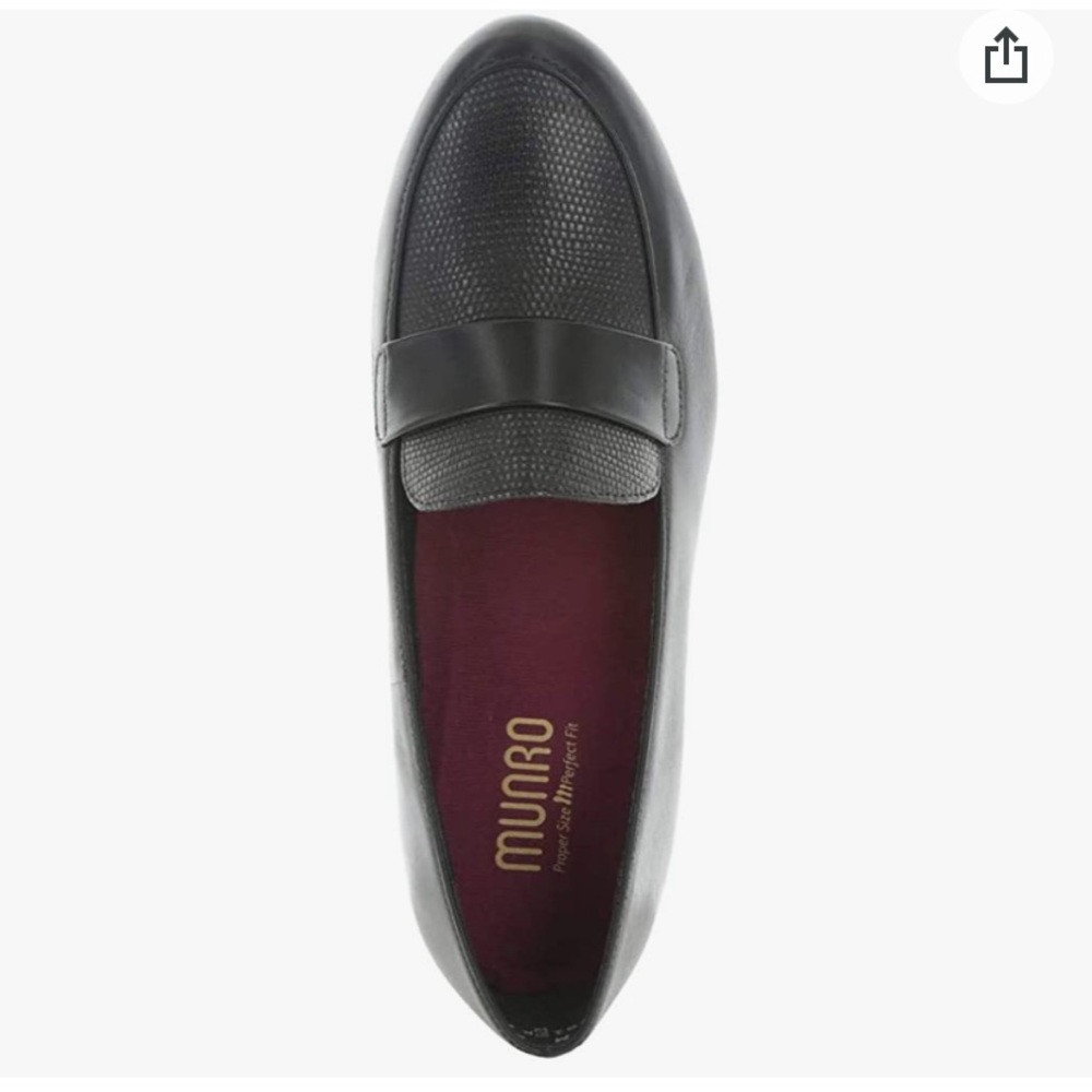 Like new! Munro loafers